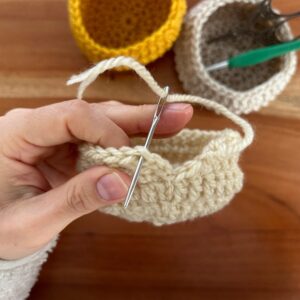 編み終わりの糸を処理する