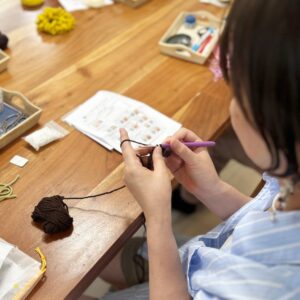 ピンクッションを編んでいる生徒さんのお手元