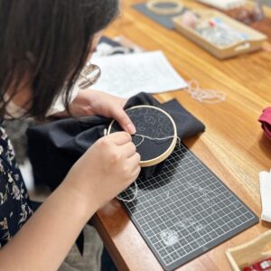 ターバンの刺繍をしている生徒さんのお手元